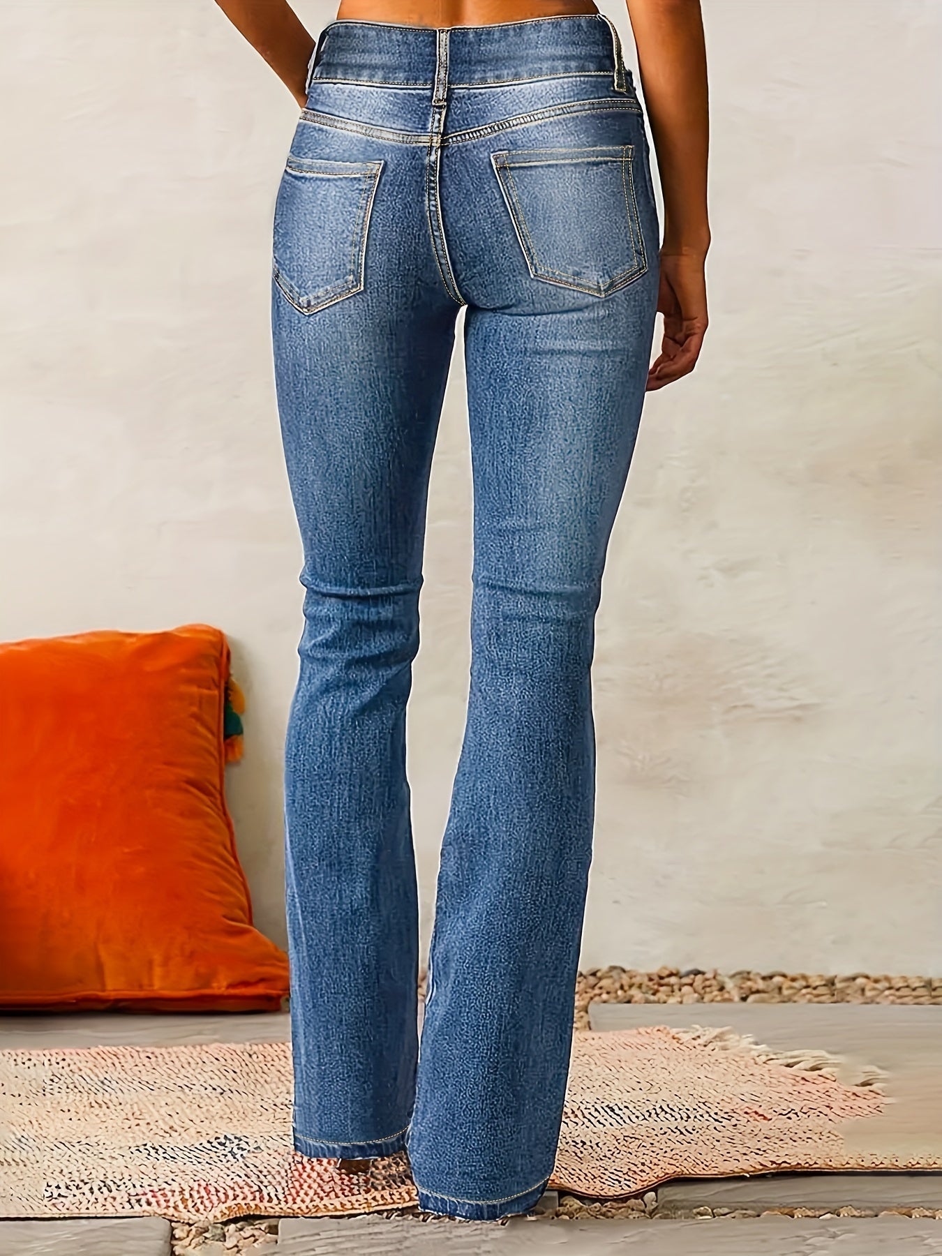 Scarlet™ | Utsvängda jeans med hög midja
