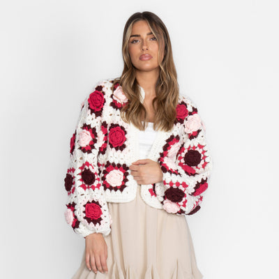 Handgjord kofta med blommönster