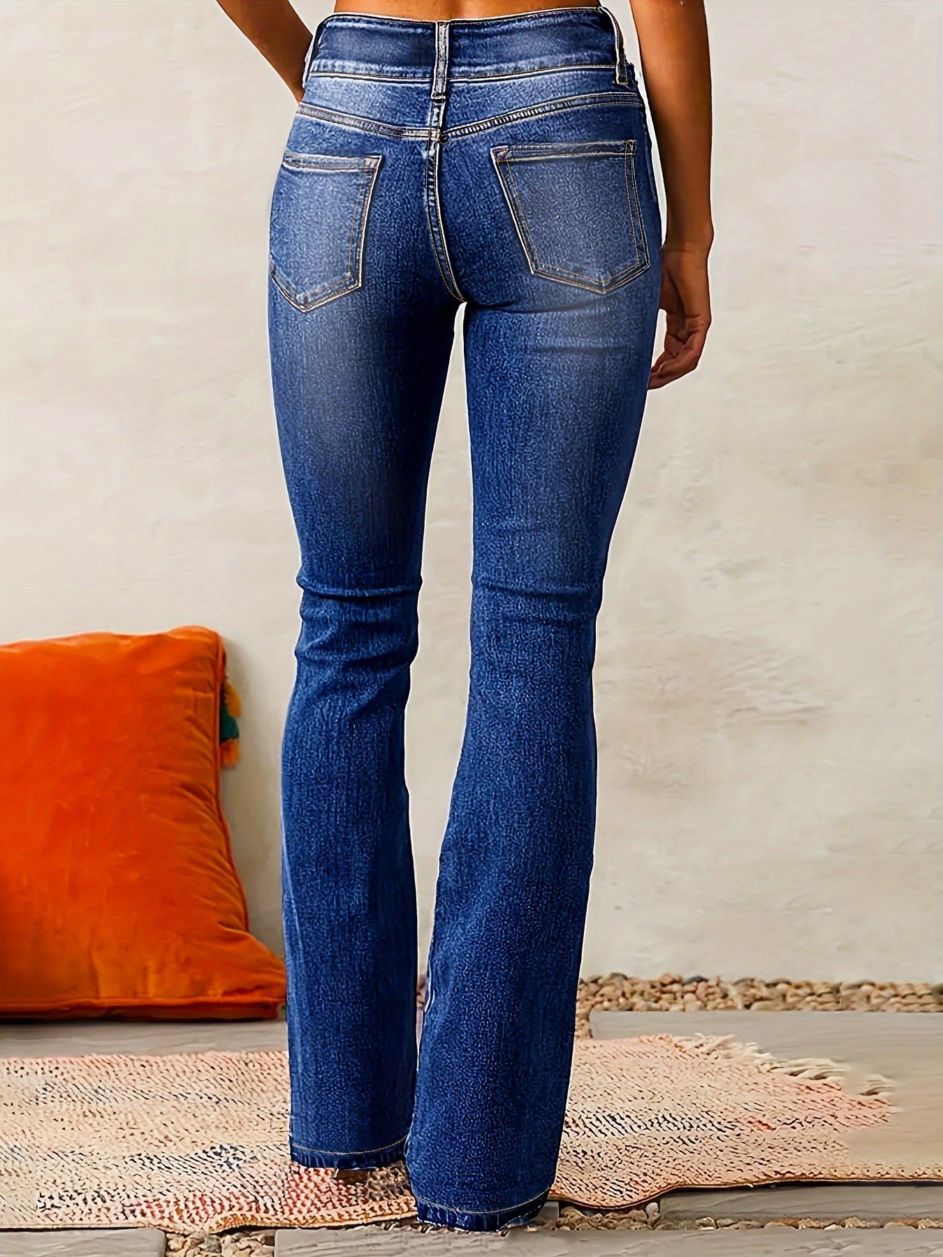 Scarlet™ | Utsvängda jeans med hög midja