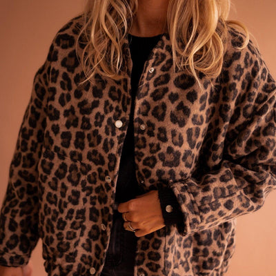 Ingrid™ | Mysig Statementkappa med Leopardmönster